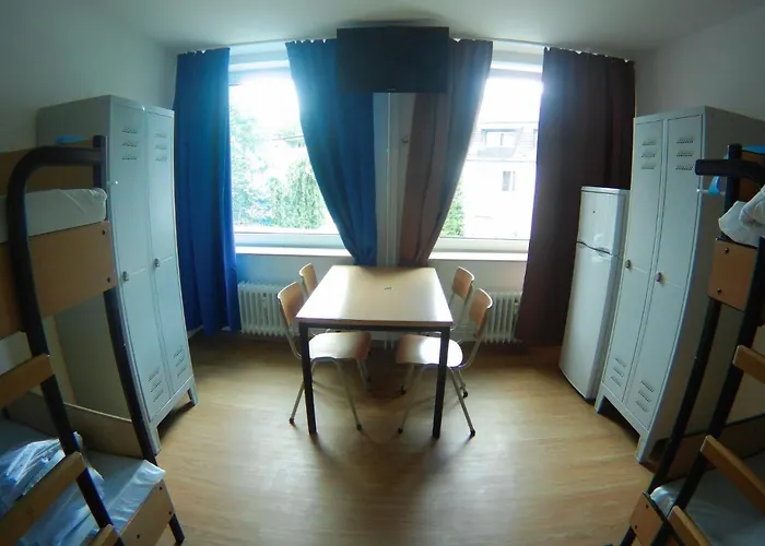 Hostel Monteurzimmer In Mitte Bei Hansezimmer *