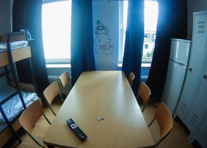 Hostel Monteurzimmer In Mitte Bei Hansezimmer *